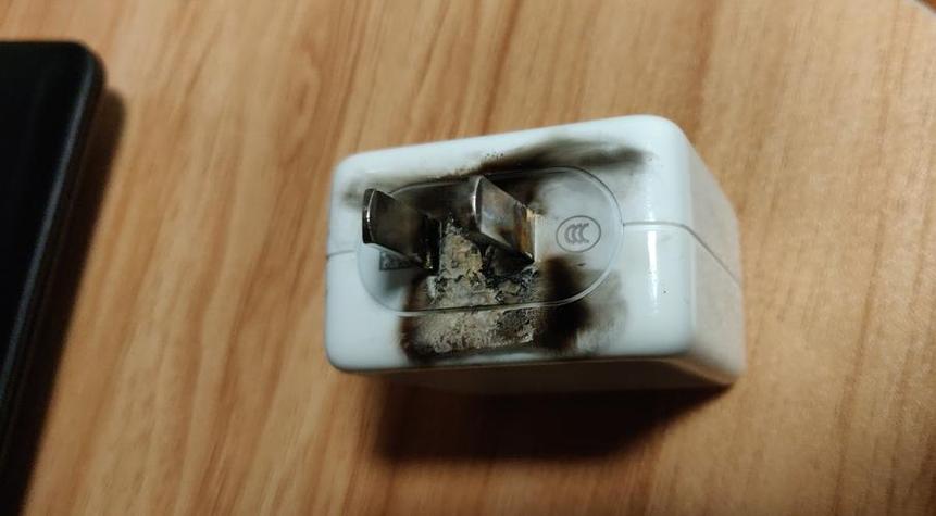 手机充电口烧焦还能继续用吗