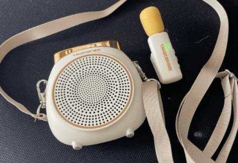 小蜜蜂充电器孔图片